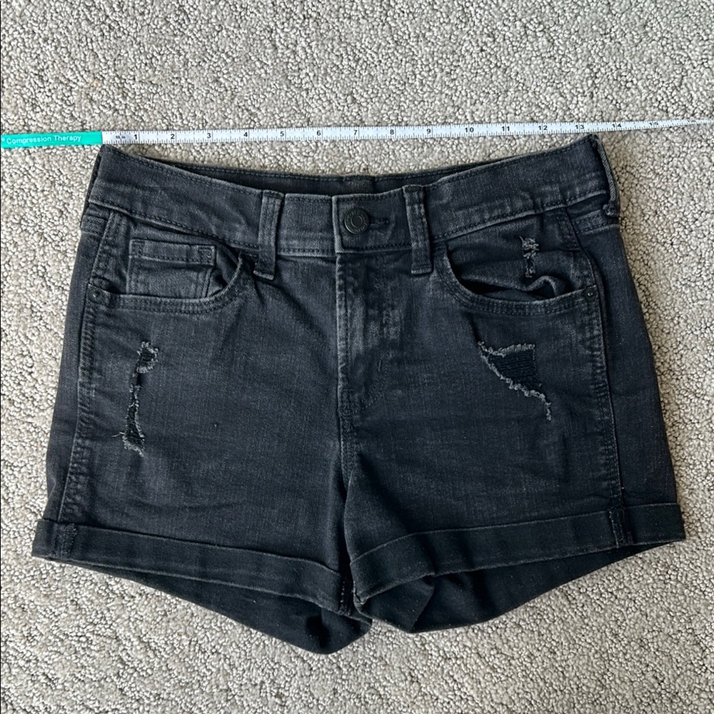 Old Navy Distressed Mid-Rise Boyfriend Jean Shorts Stretch Denim Black SZ 2 EUC - Picture 2 of 8